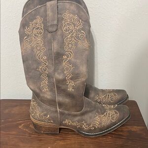 Embroidered Brown Roper Heeled Boots